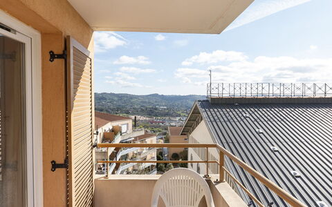 Grasse 616: Gebäude, Wand, Fenster, Wohngebiet, Nachbarschaft, Fassade, Haus, \Stadt, Zuhause, Balkon