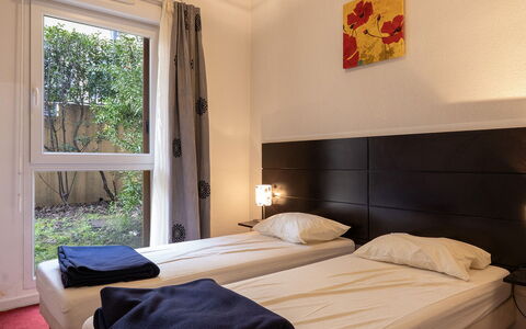 Grasse 617: Gebäude, Wand, Fenster, Wohngebiet, Nachbarschaft, Fassade, Haus, \Stadt, Zuhause, Balkon