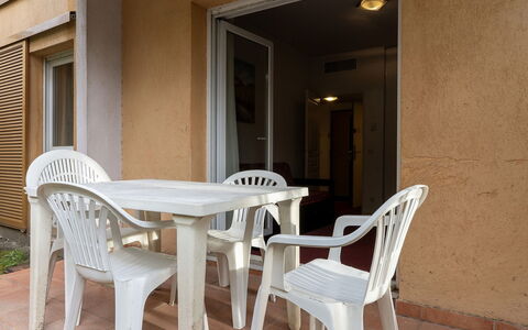 Grasse 617: Gebäude, Wand, Fenster, Wohngebiet, Nachbarschaft, Fassade, Haus, \Stadt, Zuhause, Balkon