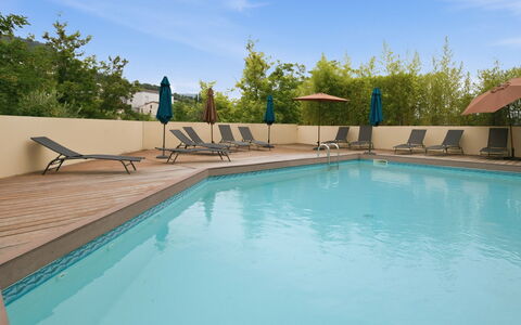 Grasse 617: Schwimmbad, Resort, Gartenmöbel, Sonnenliege, Eco Hotel, Hotel, Villa