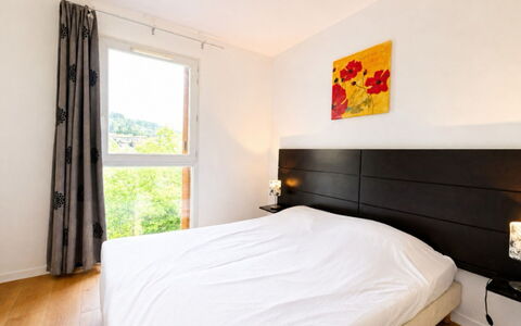 Grasse 619: Gebäude, Wand, Fenster, Wohngebiet, Nachbarschaft, Fassade, Haus, \Stadt, Zuhause, Balkon