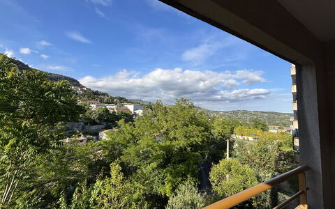 Grasse 619: Gebäude, Wand, Fenster, Wohngebiet, Nachbarschaft, Fassade, Haus, \Stadt, Zuhause, Balkon