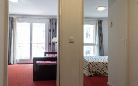 Grasse 622: Gebäude, Wand, Fenster, Wohngebiet, Nachbarschaft, Fassade, Haus, \Stadt, Zuhause, Balkon
