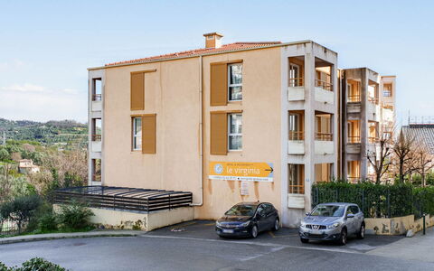 Grasse 625: Gebäude, Wand, Fenster, Wohngebiet, Nachbarschaft, Fassade, Haus, \Stadt, Zuhause, Balkon
