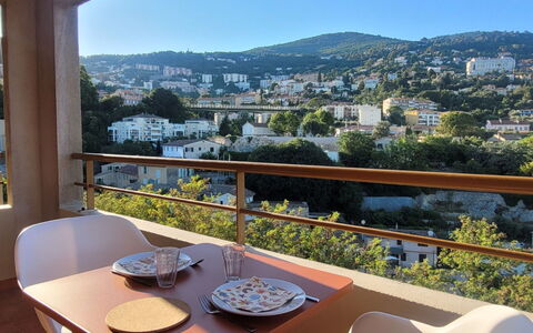 Grasse 637: Wohngebiet, Wohnung, Balkon, Schatten, Stuhl, Penthouse, Hotel