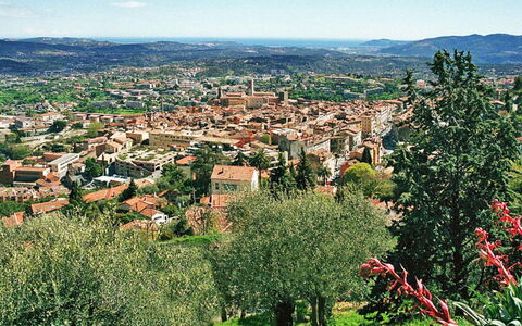 Grasse 637: Wohngebiet, Stadtgebiet, Landschaft, Nachbarschaft, Haus, \Stadt, Sommer, Horizont, Vorort, Dach