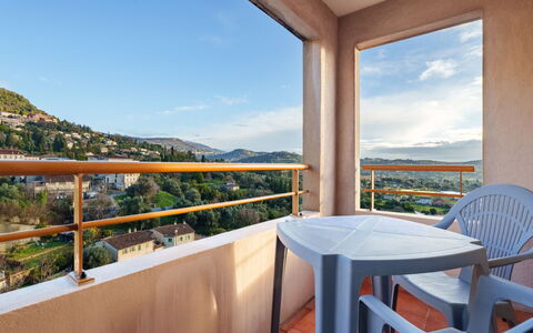 Grasse 638: Gebäude, Wand, Fenster, Wohngebiet, Nachbarschaft, Fassade, Haus, \Stadt, Zuhause, Balkon