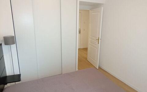Grasse 643: Gebäude, Wand, Fenster, Wohngebiet, Nachbarschaft, Fassade, Haus, \Stadt, Zuhause, Balkon