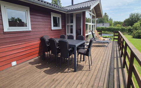 Vinny - 1Km from the Sea: Holz, Hartholz, Holzboden, Möbel, Holzbeize, Planke, Deck, Gartenmöbel, Veranda, Hütte