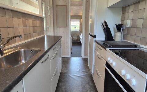Vinny - 1Km from the Sea: Countertop, Küche, Major Appliance, Flooring, Küchengerät, Holz, Cabinetry, Fussboden, Interior Design, Armatur