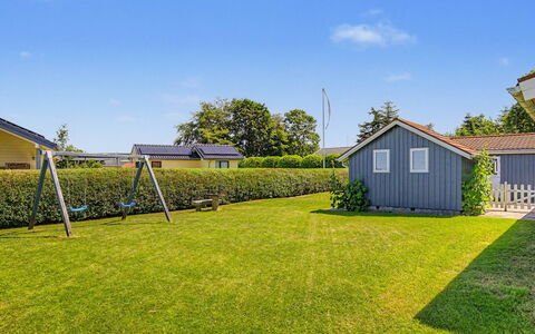 Aderice - 80M from the Sea: Gras, Haus, Wohngebiet, Landschaft, Grundstueck, Garten, Zuhause, Dach, Rasen, Ground