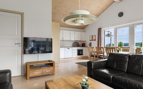 Askatla - 50M to the Fjord: Möbel, Interior Design, Couch, Flooring, Holz, Decke, Fussboden, Wohnzimmer, Zimmer, Tabelle