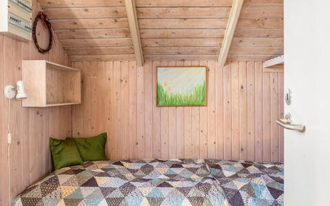 Eldmar - 500M from the Sea: Holz, Schlafzimmer, Interior Design, Fussboden, Flooring, Möbel, Bett, Holzbeize, Zimmer, Decke