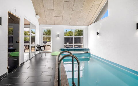 Ozrenka - from the Sea: Schwimmbad, Decke, Verbundwerkstoff, Resort, Hotel, Design, Armatur, Daylighting, Penthouse, Dachboden