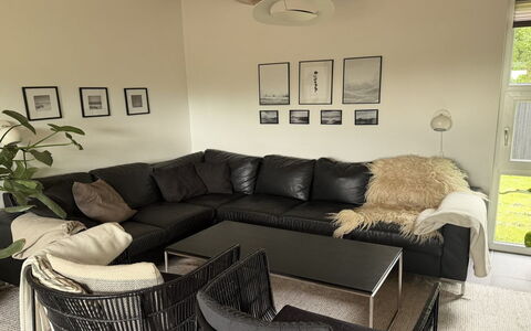 Ozrenka - from the Sea: Möbel, Couch, Interior Design, Flooring, Fussboden, Holz, Wohnzimmer, Zuhause, Beleuchtung