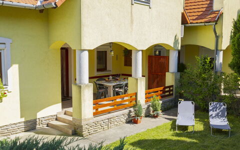 Times: Wohngebiet, Abstellgleis, Schiebefenster, Zaun, Balkon, Auffahrt, Home Fechten, Tor