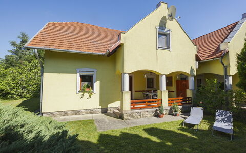 Times: Wohngebiet, Abstellgleis, Schiebefenster, Zaun, Balkon, Auffahrt, Home Fechten, Tor