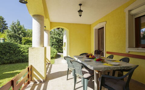 Times: Wohngebiet, Abstellgleis, Schiebefenster, Zaun, Balkon, Auffahrt, Home Fechten, Tor