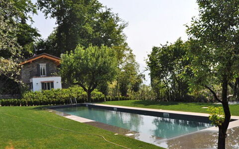 Robilant: Schwimmbad, Garten, Rasen, Hinterhof, Estate, Reflexion, Landscaping, Water Feature, Garten, Schatten