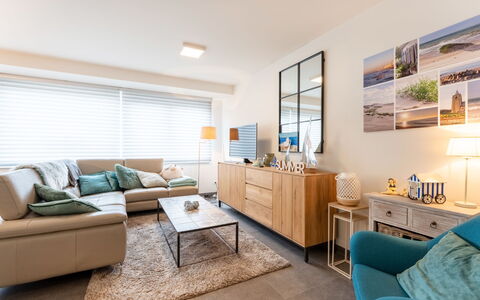Cosy @ Sea: Möbel, Couch, Interior Design, Wohnung, Flooring, Wohnzimmer, Fussboden, Decke, Zimmer, Zuhause
