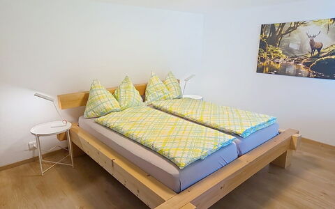 Ferienwohnung Enzian: Holz, Interior Design, Flooring, Möbel, Schlafzimmer, Hartholz, Holzbeize, Bett, Holzboden, Bettrahmen