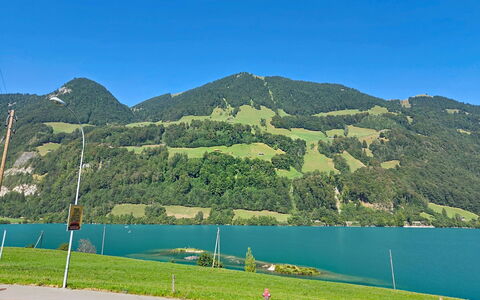 Ferienwohnung Enzian: Bergforms, Grün, Berg, Hügel, Hochland, Landschaft, Bergstation, Bank, Gebirge, See