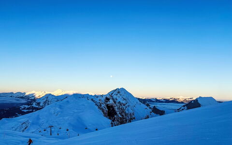 Ferienwohnung Enz: Himmel, Blau, Berg, Bergforms, Schnee, Winter, Gebirge, Terrain, Glazialmorphologie, Hügel