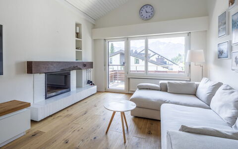 Casa Curnera 8: Interior Design, Möbel, Flooring, Fussboden, Couch, Holz, Decke, Holzboden, Wohnzimmer, Zimmer