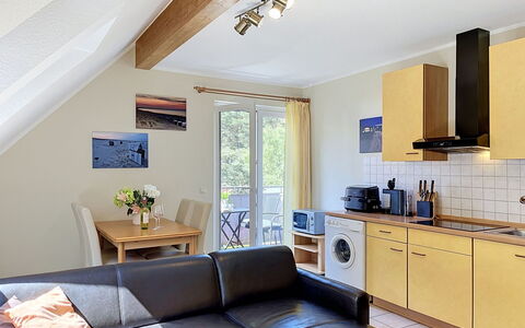 Tonis Strandidyll: Möbel, Interior Design, Flooring, Holz, Fussboden, Zimmer, Couch, Decke, Beleuchtung, Wohnzimmer