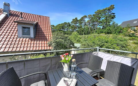 Tonis Strandidyll: Gartenmöbel, Tisch Im Freien, Balkon, Stuhl, Deck, Veranda, Blumentopf, Terrasse, Zimmerpflanze, Schatten