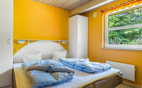 Oke - 1.2Km from the Sea: Interior Design, Gelb, Schlafzimmer, Bett, Decke, Fussboden, Bettdecke, Bedding, Möbel, Zuhause