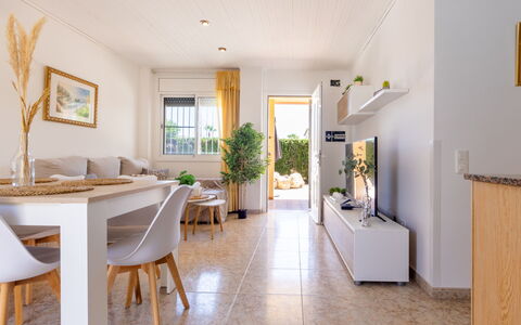 Lisa: Interior Design, Flooring, Möbel, Fussboden, Zuhause, Wohnung, Wohnzimmer, Küche & Esszimmer Tisch, Zimmer, Stuhl