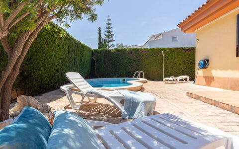 Lisa: Schwimmbad, Freizeit, Gartenmöbel, Resort, Eco Hotel, Schatten, Urlaub, Villa, Regenschirm, Stuhl