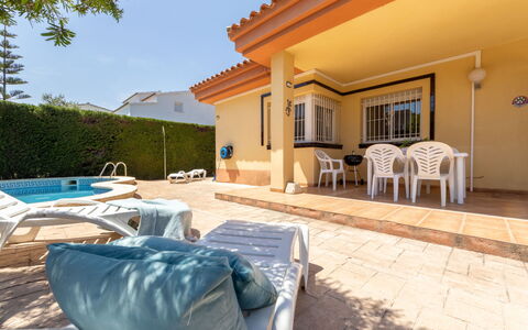 Lisa: Freizeit, Schwimmbad, Urlaub, Schatten, Resort, Gartenmöbel, Villa, Eco Hotel, Hotel, Balkon