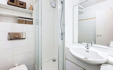 Les Terrasses du Port: Interior Design, Fussboden, Flooring, Armatur, Badezimmer, Zimmer, Sinken, Bad Sink, Installation, Decke