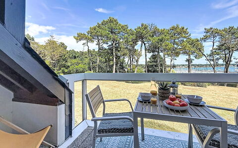 Les Terrasses du Port: Stuhl, Gartenmöbel, Schatten, Balkon, Eco Hotel, Geländer