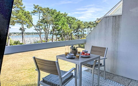 Les Terrasses du Port: Gartenmöbel, Schatten, Stuhl, Balkon, Deck, Eco Hotel, Promenade, Geländer, Walkway, Zaun