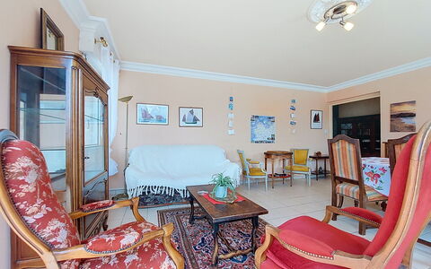 Hotel de Ville: Möbel, Küche & Esszimmer Tisch, Stuhl, Fussboden, Meer, Balkon, Ozean, Resort, Eco Hotel, Esszimmer