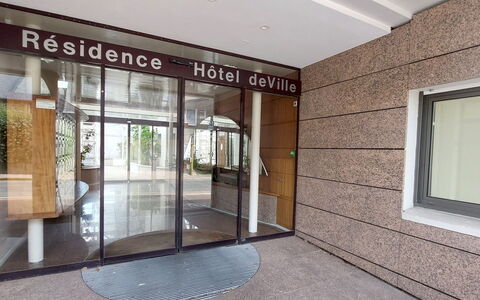 Hotel de Ville: Möbel, Küche & Esszimmer Tisch, Stuhl, Fussboden, Meer, Balkon, Ozean, Resort, Eco Hotel, Esszimmer