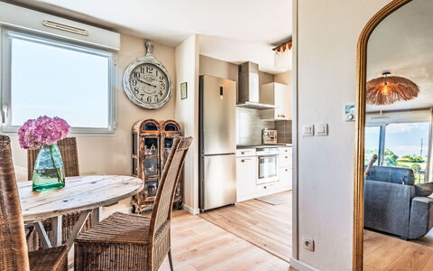 Alturan: Möbel, Küche & Esszimmer Tisch, Stuhl, Fussboden, Meer, Balkon, Ozean, Resort, Eco Hotel, Esszimmer
