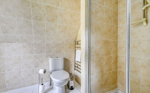 Loch Oich View (Lodge 6): Flooring, Fussboden, Decke, Armatur, Fliese, Badezimmer, Installation, Dusche, Toilette