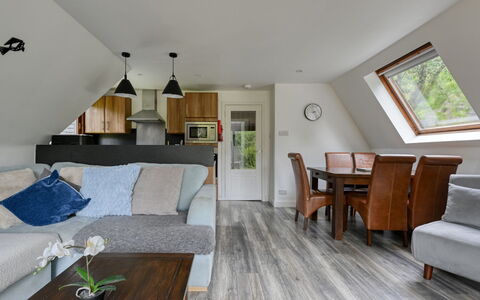 Loch Oich View (Lodge 6): Holz, Möbel, Flooring, Interior Design, Zuhause, Decke, Fussboden, Zimmer, Couch, Wohnzimmer