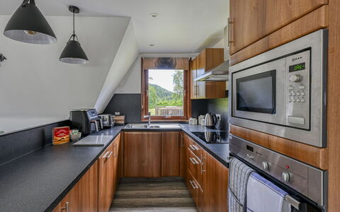 Loch Oich View (Lodge 6): Küche, Interior Design, Holz, Flooring, Möbel, Countertop, Küchengerät, Fussboden, Zuhause, Major Appliance