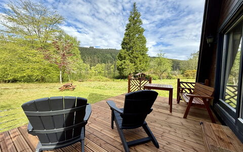Loch Oich View (Lodge 6): Möbel, Küche & Esszimmer Tisch, Stuhl, Fussboden, Meer, Balkon, Ozean, Resort, Eco Hotel, Esszimmer