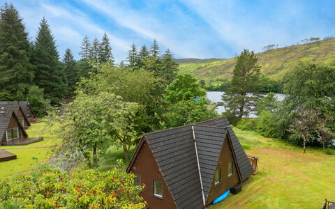 Loch Oich View (Lodge 6): Landschaft, Ländliches Gebiet, Hütte, Bergstation, Garten, Blockhaus, Garten, Park, Gartenbauten