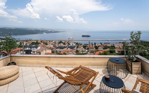 Judy: Möbel, Küche & Esszimmer Tisch, Stuhl, Fussboden, Meer, Balkon, Ozean, Resort, Eco Hotel, Esszimmer