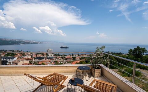 Judy: Möbel, Küche & Esszimmer Tisch, Stuhl, Fussboden, Meer, Balkon, Ozean, Resort, Eco Hotel, Esszimmer