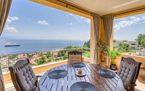 Judy: Möbel, Küche & Esszimmer Tisch, Stuhl, Fussboden, Meer, Balkon, Ozean, Resort, Eco Hotel, Esszimmer