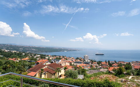 Judy: Möbel, Küche & Esszimmer Tisch, Stuhl, Fussboden, Meer, Balkon, Ozean, Resort, Eco Hotel, Esszimmer