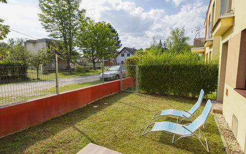 Patti 1: Möbel, Küche & Esszimmer Tisch, Stuhl, Fussboden, Meer, Balkon, Ozean, Resort, Eco Hotel, Esszimmer
